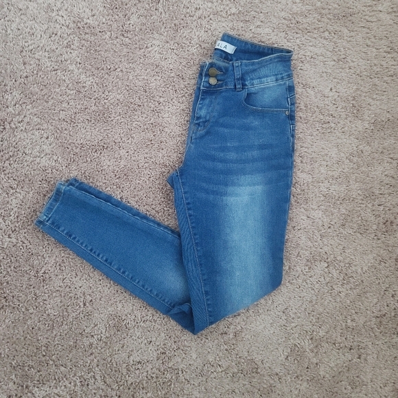 Jean - Picture 2 of 4